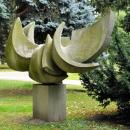 PL - Mielec - rzeźba Gołąb (Bernard Lewiński), park Oborskich - Kroton 007