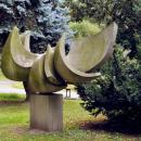 PL - Mielec - rzeźba Gołąb (Bernard Lewiński), park Oborskich - Kroton 002