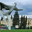 PL-PK Mielec, rzeźba Lot (Henryk Burzec 1964-1966) 2016-08-15--15-19-38-002