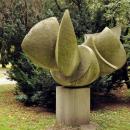 PL - Mielec - rzeźba Gołąb (Bernard Lewiński), park Oborskich - Kroton 003